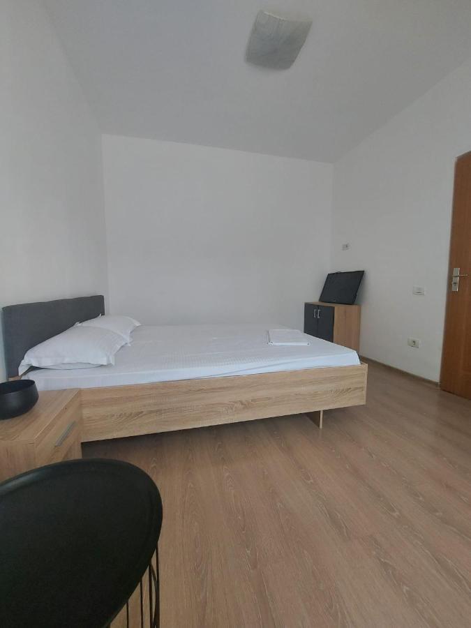 Jolie Art Apartment Brăila Exterior foto